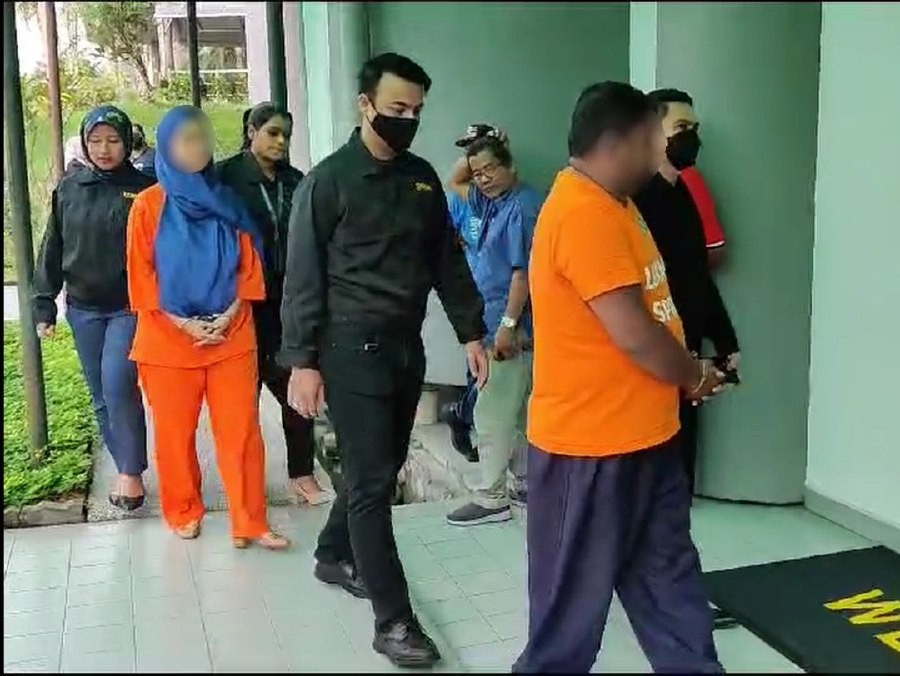 Selangor Malaysian Anti-Corruption Commission (MACC) has detained two company owners allegedly suspected of supplying agreement documents with false details to obtain an investment sum of approximately RM200,000 for a sand supply project. -COURTESY PIC