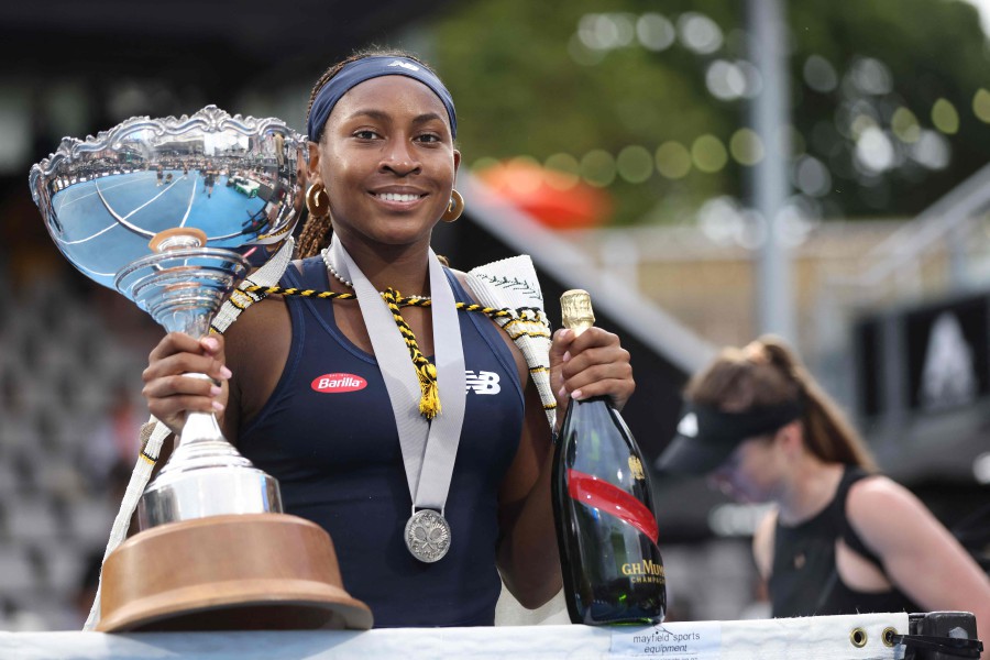 Coco Gauff of the US (left) celebrates winning the final against Elina Svitolina of the Ukraine (right) during their women's final match during the Auckland Classic tennis tournament in Auckland on January 7, 2024. -AFP/MICHAEL BRADLEY