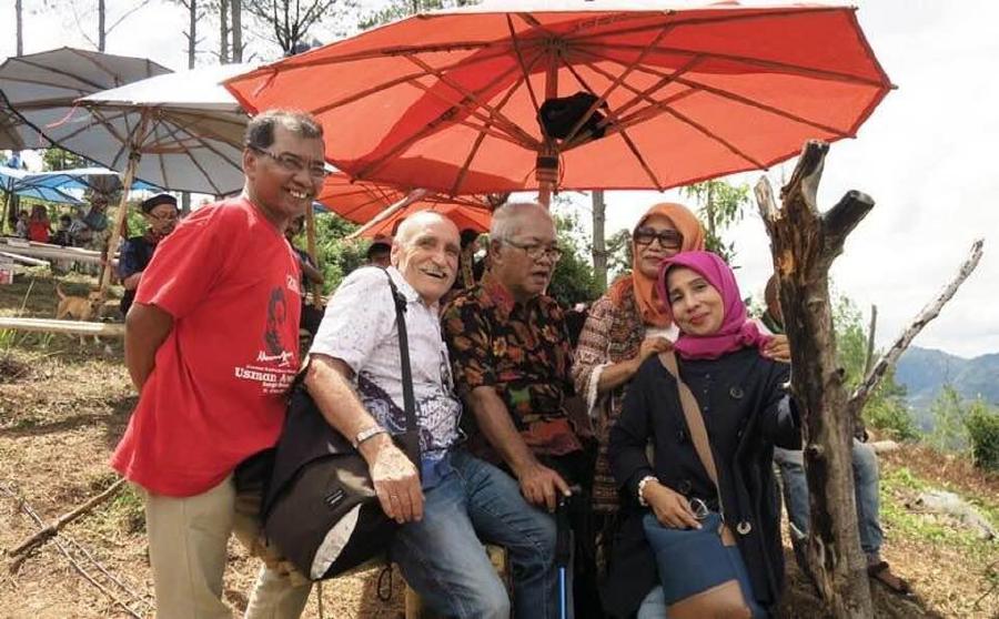The writer with Yassin Salleh (third from right).