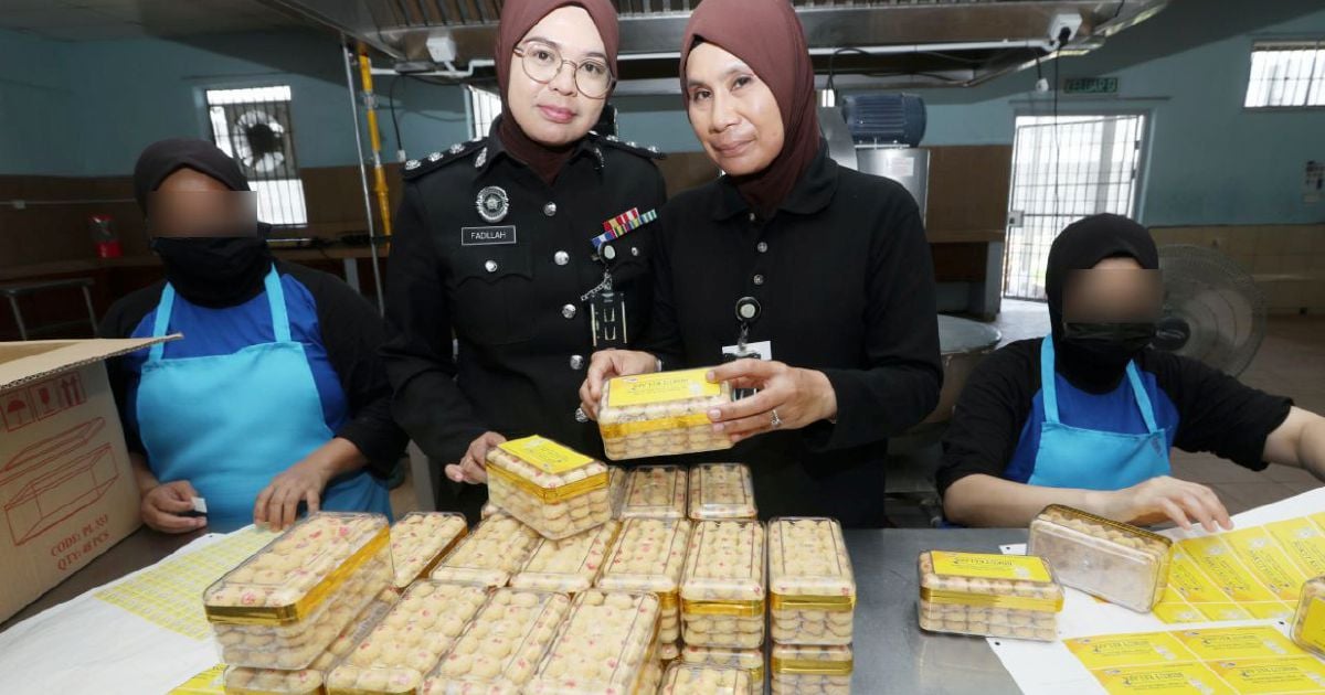 Prison officer recalls celebrating Aidilfitri with Mona Fandey in ...