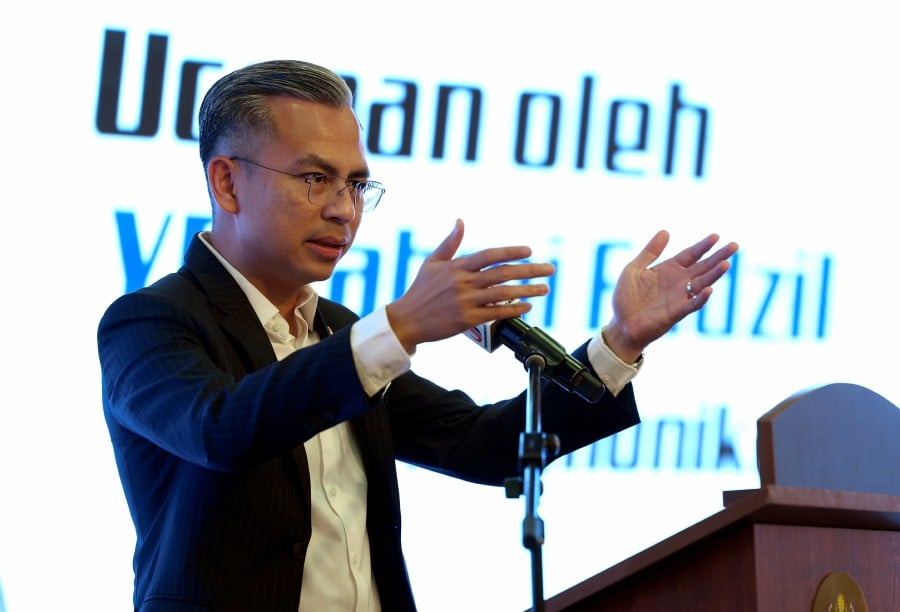 The Communications and Digital Ministry (KKD) Minister Fahmi Fadzil said the Madani Government One Year Anniversary Programme will be expanded to every district nationwide. -BERNAMA PIC