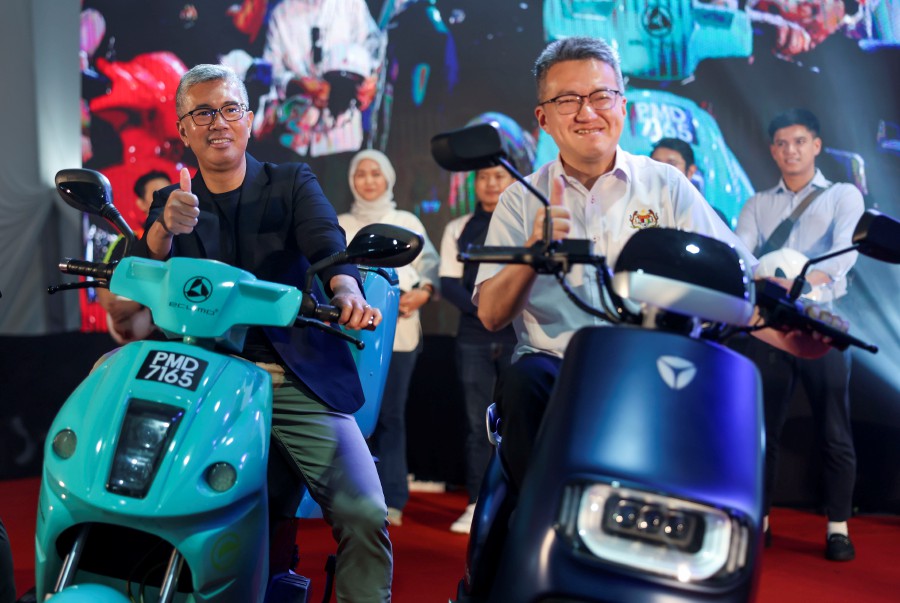 Investment, Trade and Industry Minister Tengku Datuk Seri Zafrul Tengku Abdul Aziz (left) at the launch of Electric Motorcycle Use Promotion Scheme (MARiiCas) in conjunction with the Madani Government One Year Anniversary programme. -BERNAMA PIC