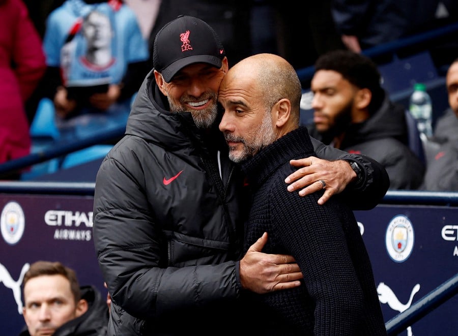 (FILE PHOTO) Manchester City manager Pep Guardiola (right) with Liverpool manager Juergen Klopp. -REUTERS/Jason Cairnduff