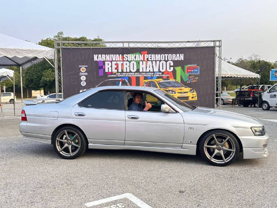 Car enthusiast Abdul Halim Keply, 41, sells his limited edition Nissan Laurel C35s to raise funds to help the Palestinians. -COURTESY PIC