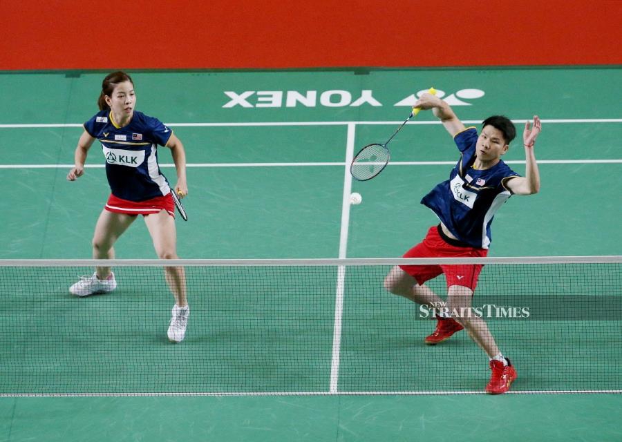 (FILE PHOTO) Independent mixed pair Goh Soon Huat and Shevon Lai defeated world No. 7 Kim Won Ho-Jeong Na Eun of Korea 16-21, 22-20, 22-20 to go to the Korea Masters semi-finals. -NSTP FILE/EIZAIRI SHAMSUDIN