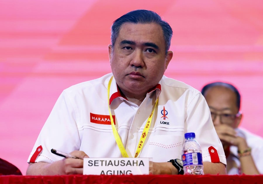 Umno Supreme Council member Datuk Dr Mohd Puad Zarkashi said that Loke's leadership style is highly appreciated by many due to the displayed attitude. - BERNAMA pic