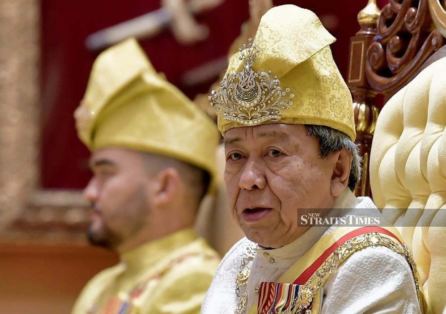 The Sultan of Selangor Sultan Sharafuddin Idris Shah expressed displeasure at Pas President Tan Sri Abdul Hadi Awang for the latter’s recent statement which were directed to  religious scholars, lawyers, judges, members of parliament, State Legislative Assemblies and the  Malay rulers. Bernama Pic. 