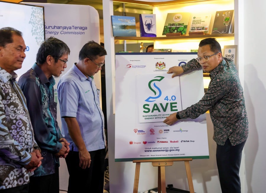 Natural Resources, Environment and Climate Change Minister Nik Nazmi Nik Ahmad at the launch of Sustainability Achieved via Energy Efficiency (SAVE) 4.0 programme at the Madani government’s one-year celebration. -BERNAMA PIC