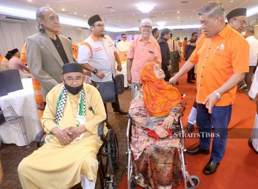 Parti Amanah Negara (Amanah) president Datuk Seri Mohamad Sabu (right) at the launching of the Federal Territory Amanah Convention in Kepong. -NSTP/FATHIL ASRI