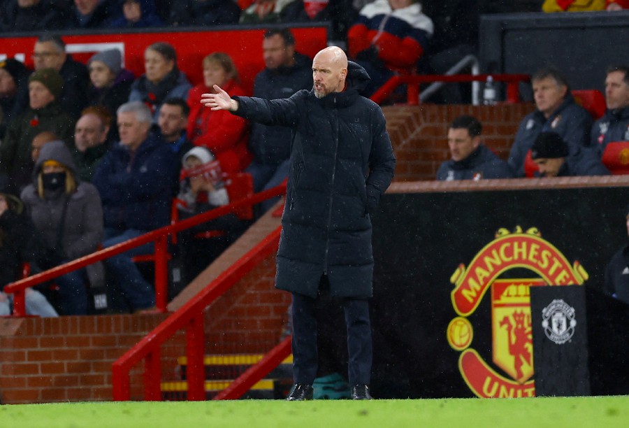 Manchester United manager Erik ten Hag reacts. -REUTERS/Molly Darlington