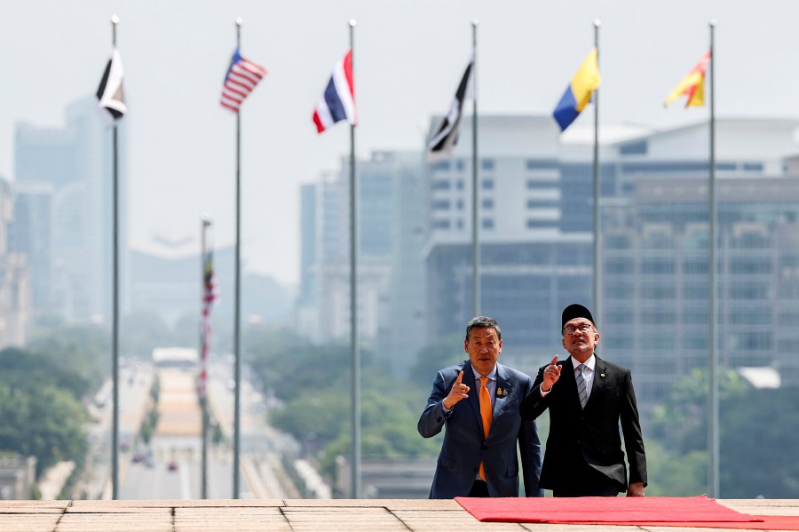 Prime Minister Datuk Seri Anwar Ibrahim (right) and Thailand Prime Minister Srettha Thavisin at Perdana Putra. -BERNAMA PIC