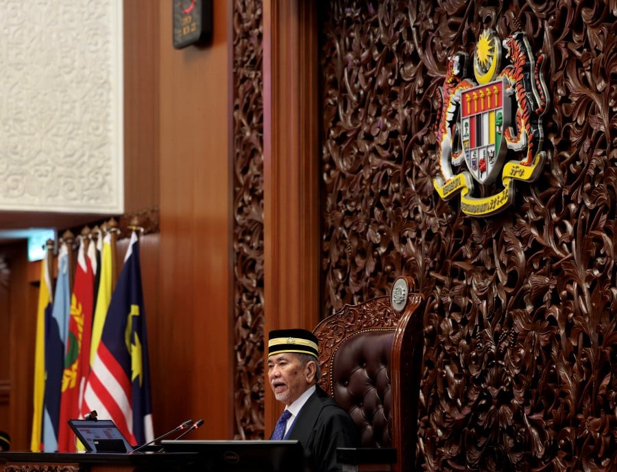 Senate president Tan Sri Dr Wan Junaidi Tuanku Jaafar questions the attitude of some ministers who were absent from the Dewan Negara proceedings. -BERNAMA PIC