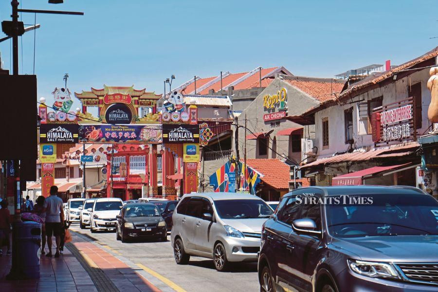 Melaka town is marred by traffic congestion, especially during peak hours, public holidays, weekends and festive periods. -NSTP FILE/SYAFEEQ AHMAD