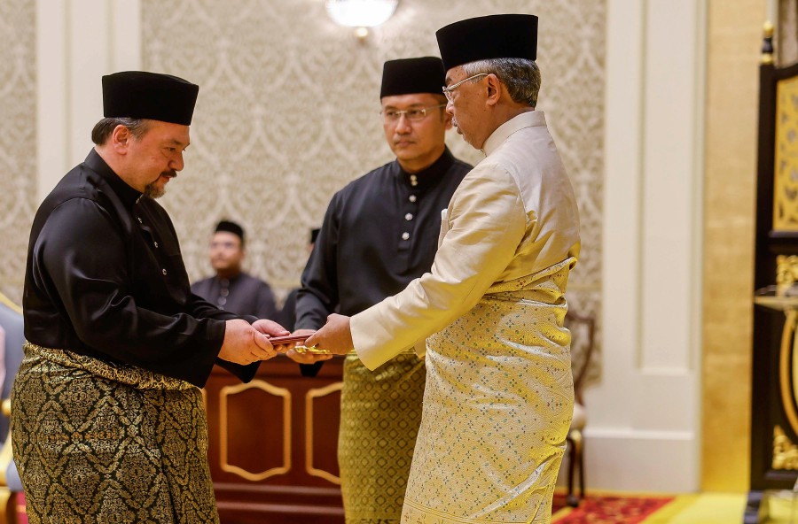 Newly appointed Finance Minister II, Datuk Seri Amir Hamzah Azizan at the swearing in ceremony. -BERNAMA PIC