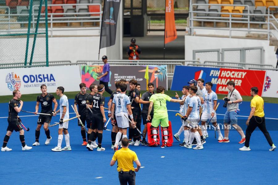 A free-for-all brawl after the final whistle marred Germany’s 2-1 win over defending champions Argentina in Junior World Cup quarter-final match at the National Hockey Stadium in Bukit Jalil. -NSTP/AIZUDDIN SAAD