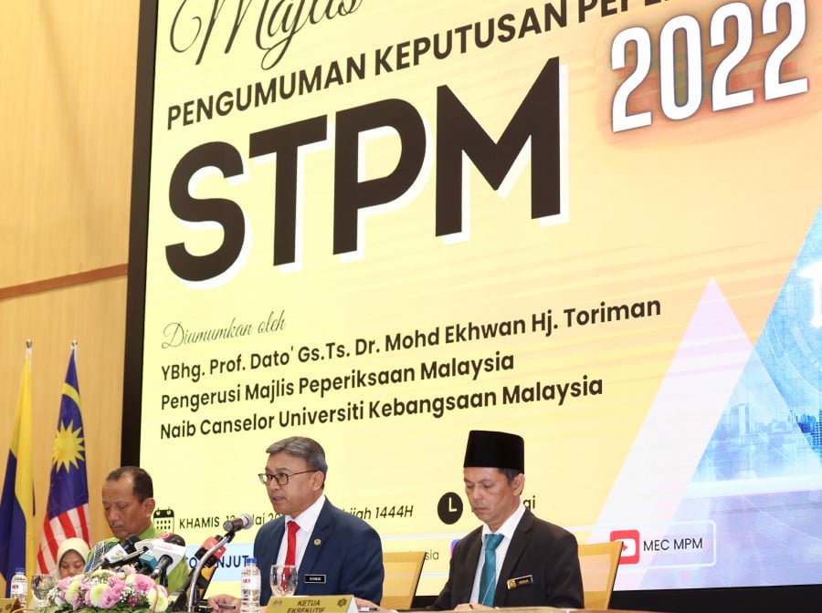 Malaysian Examinations Council (MPM) chairman Professor Datuk Dr Mohd Ekhwan Toriman said the overall national results of the Sijil Tinggi Persekolahan Malaysia (STPM) have shown an increase in the national cumulative grade point average (CGPA) to 2.82 for the 2022 examination compared to 2.79 in 2021. -BERNAMA pic