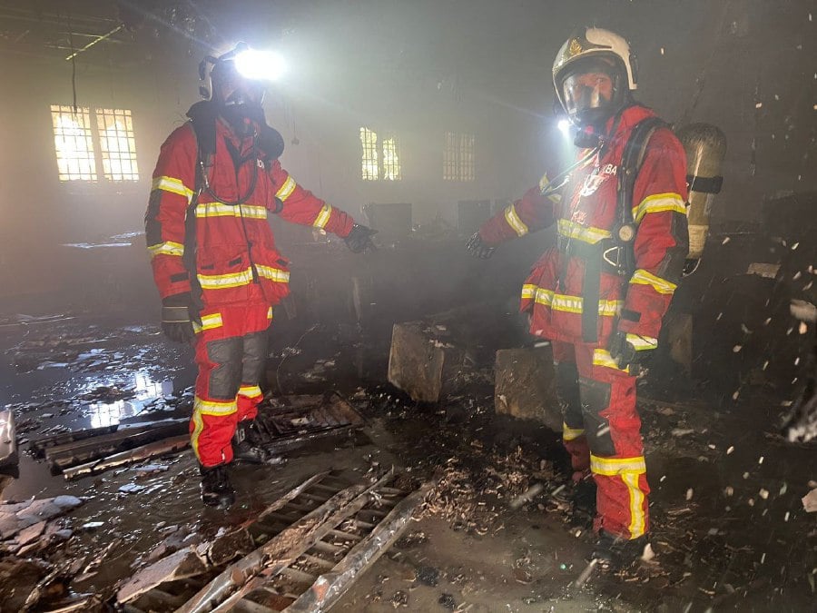 A computer laboratory at the Universiti Sains Malaysia (USM) Engineering Campus was 60 pct destroyed in a fire incident. -PIC COURTESY OF PENANG FIRE AND RESCUE DEPARTMENT