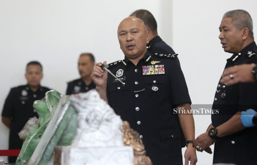 Police have crippled the biggest drug trafficking syndicate in Perlis with the seizure of 528kg of methamphetamine worth RM19 million in Padang Besar following the arrest of four men. -NSTP/MOHAMAD SHAHRIL BADRI SAALI