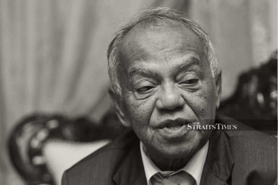 Undang Luak Rembau Datuk Lela Maharaja Datuk Muhamad Sharip Othman passed away at his official residence in Rembau at around 9.15am. -NSTP FILE