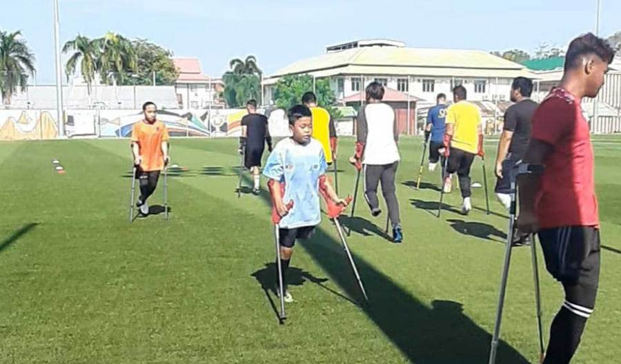 Muhammad Aqil Naufal Zahiran an amputee, recently went viral after displaying his passion in sports when competing in a 100m sprint in crutches. -PIC CREDIT: HARIAN METRO