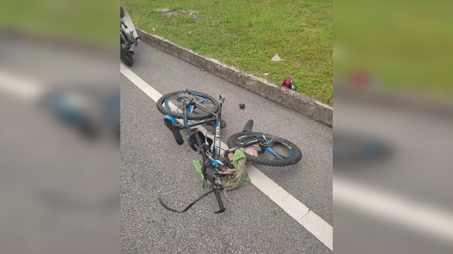 A cyclist died after collapsing while descending a slope near Jalan Ukay Perdana. -PIC COURTESY OF PDRM