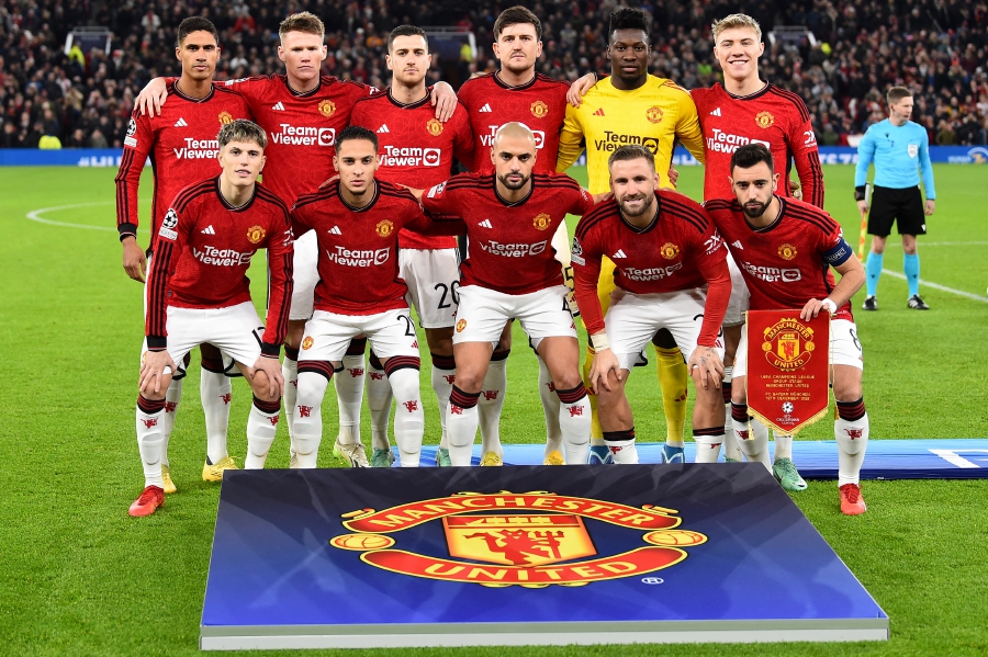 (FILE PHOTO) Manchester United's players pose for a team picture at Old Trafford stadium in Manchester, north west England. -AFP/PETER POWELL