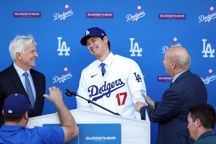 Shohei Ohtani speaks with Mark Walter, Dodgers Owner and Chairman, and Stan Kasten, Dodgers President and CEO, at Dodger Stadium. -AFP/Meg Oliphant