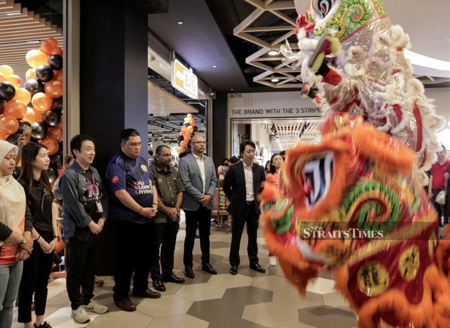 Aeon Big (M) Sdn Bhd has reopened the doors of its Mid Valley outlet, unveiling the first store that seamlessly combines a premium shopping experience with unbeatable value for everyone. -NSTP/SADIQ SANI
