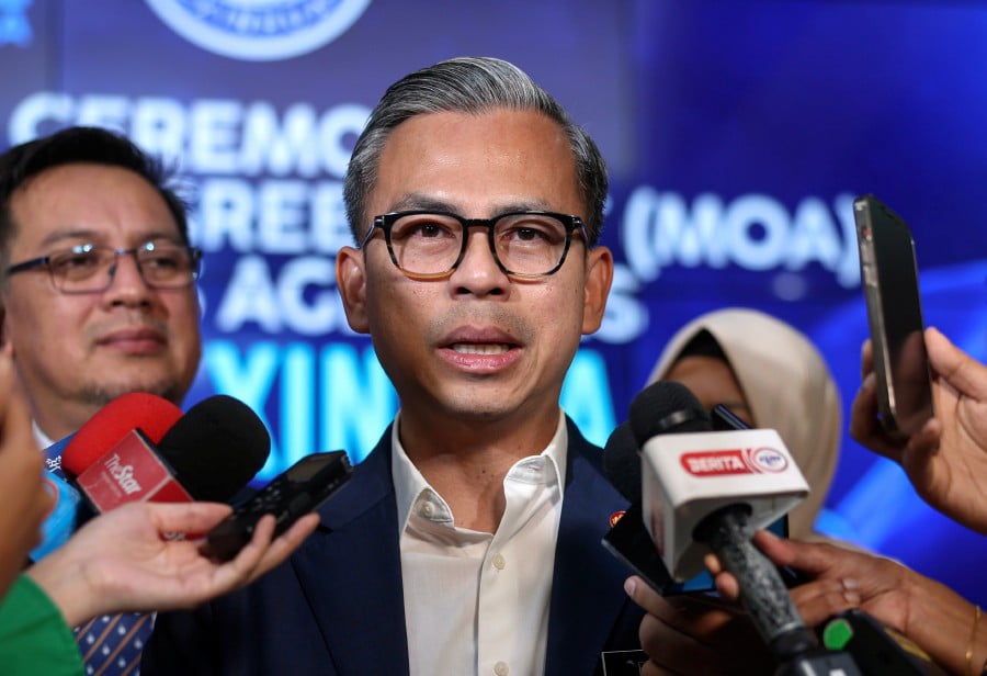 Communications Minister Fahmi Fadzil said for the time being, the Health Ministry only encouraged people, especially those in vulnerable and high-risk groups, to take a third booster shot of the Covid-19 vaccine. -BERNAMA PIC