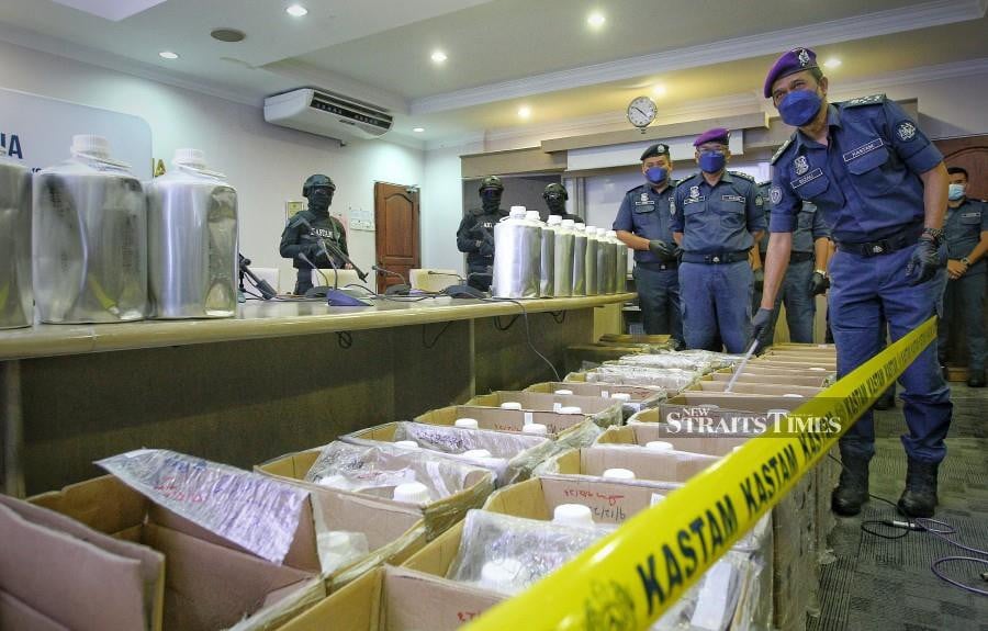 The Royal Malaysian Customs Department seized fentanyl weighing 807.9kg worth RM44.4 million at the Kuala Lumpur International Airport (KLIA) Air Cargo Complex in Sepang. -NSTP//AZRUL EDHAM