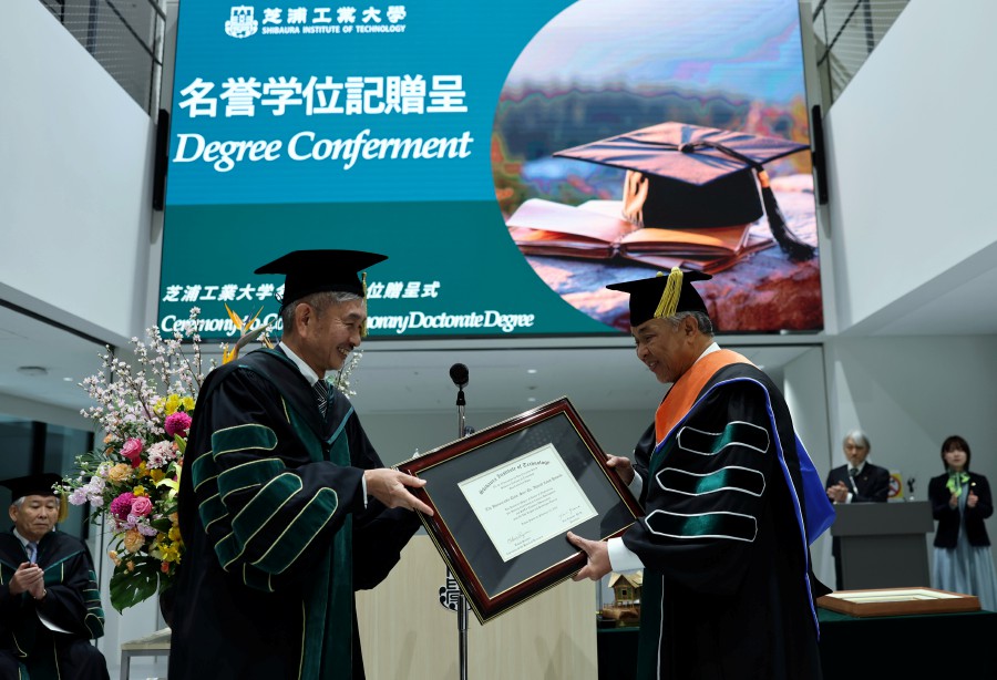Deputy Prime Minister Datuk Seri Dr Ahmad Zahid Hamidi was awarded an Honorary Doctorate in Engineering by the Shibaura Institute of Technology (SIT) in recognition of his contributions to strengthening Malaysia-Japan technical education cooperation. -BERNAMA PIC