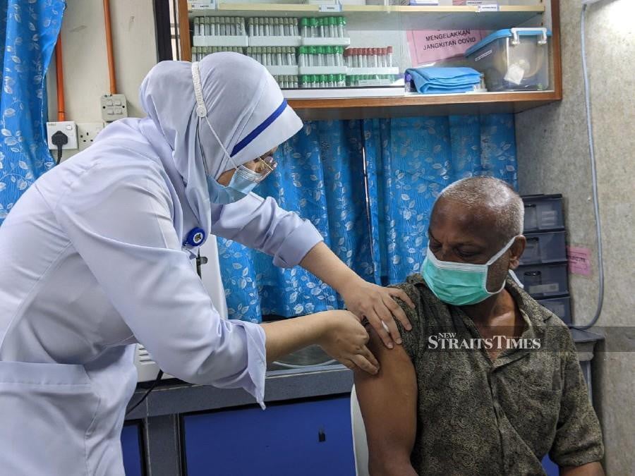 Samuel Surej, 53, voluntarily received the Covid-19 vaccine injection at the PPV KK Jalan Perak. -NSTP/ZUHAINY ZULKIFFLI