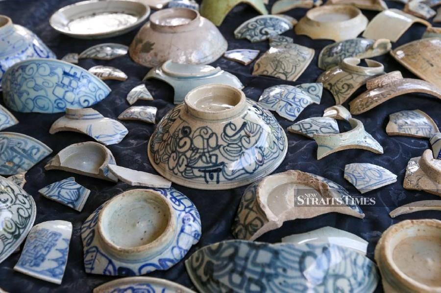 Hundreds of fragments of old porcelain bowls and plates had been discovered near the stone structures, dating back to the Ming Dynasty. -NSTP/DANIAL SAAD