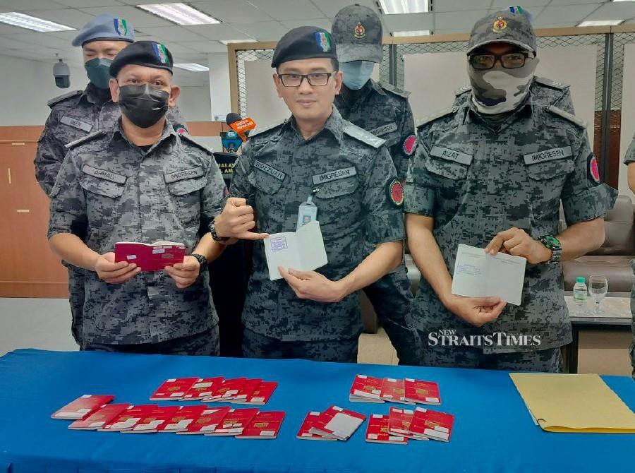 Kedah Immigration Department cracked down on a human trafficking syndicate operated by a Myanmar national who possessed a United Nations High Commissioner for Refugees’ (UNHCR) card in Sungai Petani. -NSTP/ZULIATY ZULKIFFLI