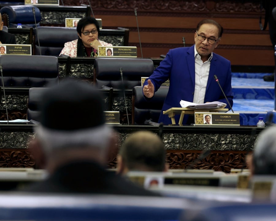 Prime Minister Datuk Seri Anwar Ibrahim said the Federal Government's increase in debt was recorded at 8.6 per cent last year compared to 10.2 per cent in 2022. -- Bernama Pic