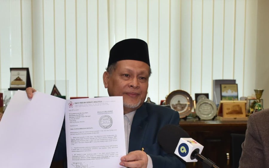 Kelantan Speaker Datuk Seri Mohd Amar Abdullah says his decision to declare the N43 Nenggiri seat as vacant is fully compliant with the Anti-Party Hopping Law 2022 and amendments to the state constitution. BERNAMA PIC