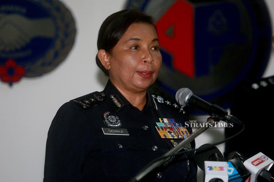 According to Selangor deputy police chief Datuk Sasikala Devi Subramaniam the Selangor police have confiscated 20 parcels of drugs believed to be marijuana in a bus express on the side of the Plus highway near a petrol station in the Kuala Lumpur. -NSTP FILE/FAIZ ANUAR