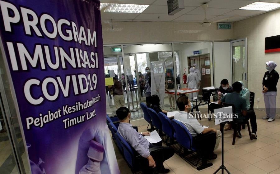 (FILE PHOTO) The Health Ministry has activated 234 vaccination centres (PPV) in health clinics across the country. To get the Covid-19 vaccines, go to one of the listed PPVs or make an appointment through the MySejahtera app. -NSTP FILE/DANIAL SAAD