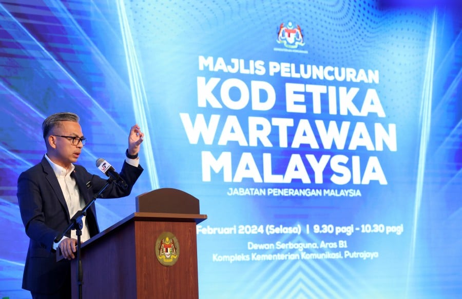 Communications Minister Fahmi Fadzil launched theMalaysian Code of Ethics for Journalists. -BERNAMA PIC