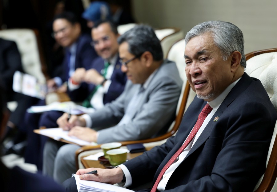Deputy Prime Minister Datuk Seri Dr Ahmad Zahid Hamidi (right) during a meeting with the Osaka Chamber of Commerce and Industry (OCCI) at the OCCI Headquarters. -BERNAMA PIC