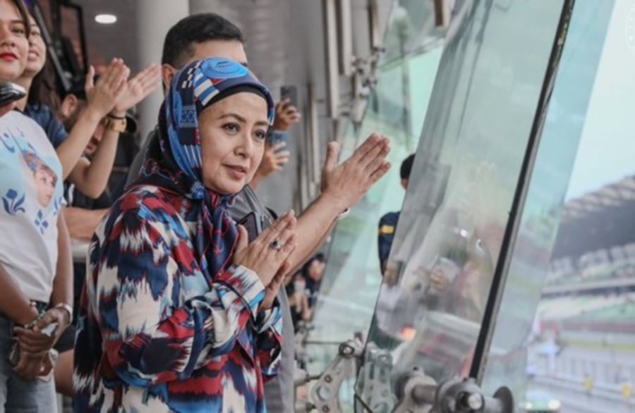 Her Majesty Raja Zarith Sofiah, Queen of Malaysia, graced the opening race of the GT World Challenge Asia series at the Sepang International Circuit. -PIC CREDIT: FACEBOOK/SULTAN IBRAHIM SULTAN ISKANDAR