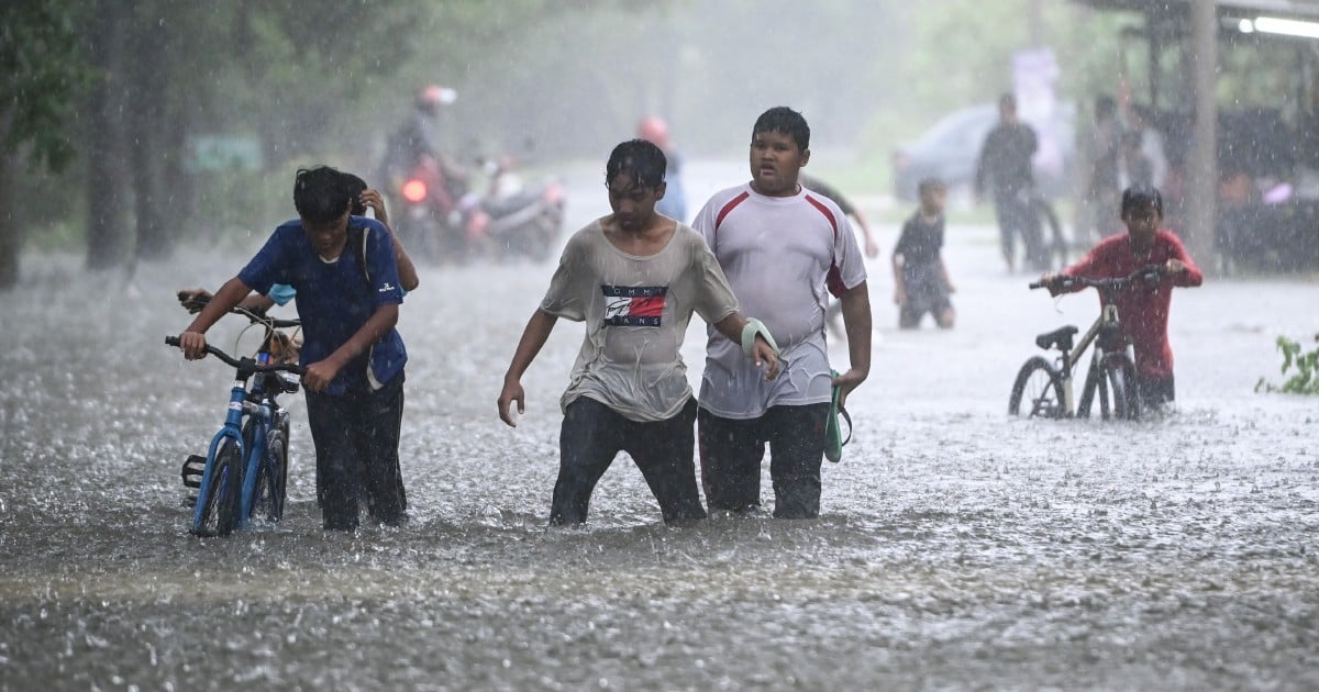 Terengganu floods: 13 schools forced to close | New Straits Times