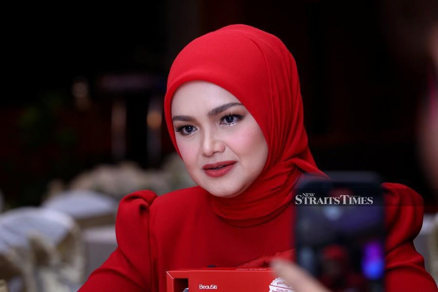 Following the record 75,000 attendance at Coldplay's concert, pop queen Datuk Seri Siti Nurhaliza says she hopes to "beat" their achievement. - NSTP/AZIAH AZMEE