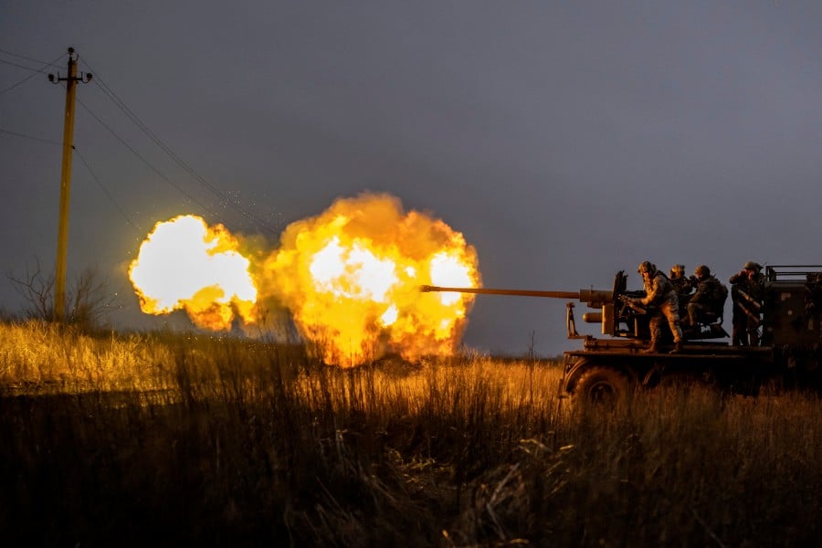 Service members of Ukrainian Joint Assault Brigade Fury fire a S60 cannon towards Russian troops near the front-line town of Bakhmut in Donetsk region, Ukraine December 21, 2023. -REUTERS/Viacheslav Ratynskyi