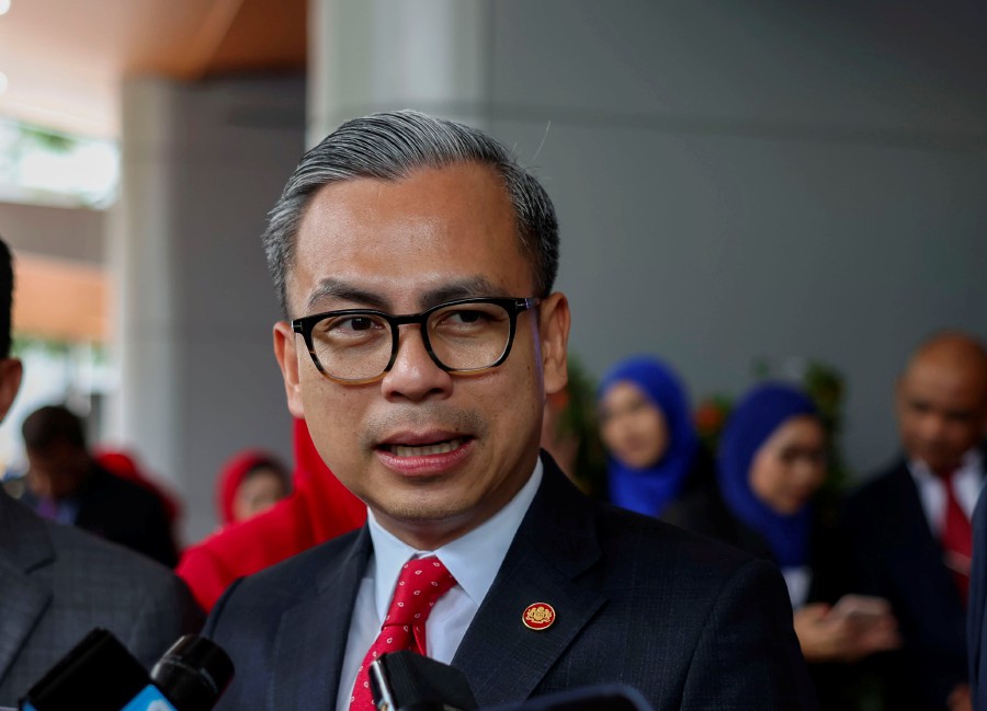 According to Communications Minister Fahmi Fadzil (pic), the membership of the Royal Commission of Inquiry (RCI) for the cases of the sovereignty of Batu Puteh, Middle Rocks, and South Ledge will be known after obtaining the King's consent. -BERNAMA PIC