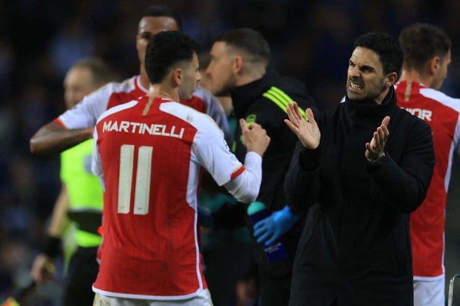Arsenal's Spanish coach Mikel Arteta applauds during the UEFA Champions League last 16 first leg football match between FC Porto and Arsenal FC at the Dragao stadium in Porto. -AFP/PATRICIA DE MELO MOREIRA
