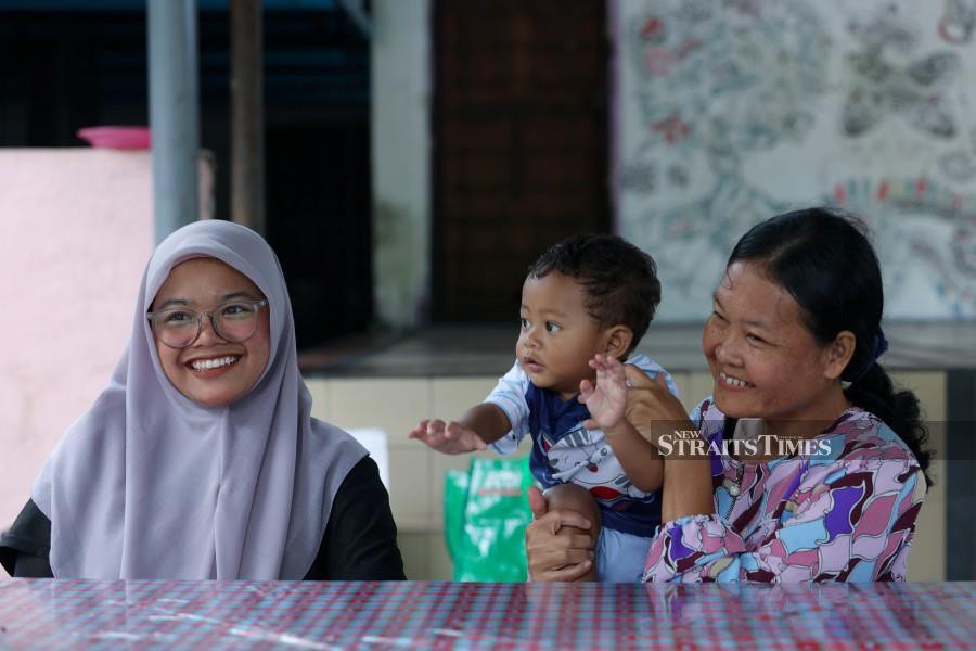 Roselita Ludin (left) chose to become a Muslim together with her brother in 2014 while they were living with their late grandmother who had embraced Islam much earlier. -NSTP/ASWADI ALIAS