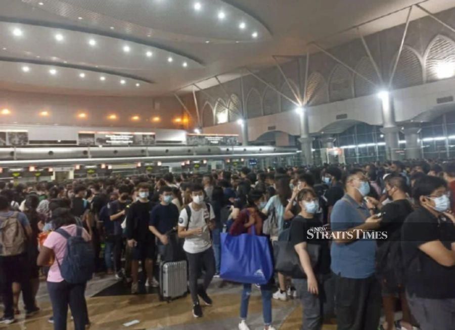 (FILE PHOTO) Big crowd in Sultan Iskandar Building (BSI) Bus Terminal in Johor Baru last year. -NSTP FILE
