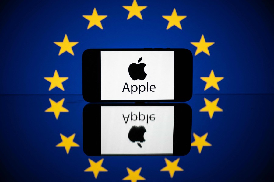(FILE PHOTO) This picture shows a screen displaying the Apple logo and the European flag. The EU on March 4, 2024 hit Apple with a 1.8-billion-euro fine for violating the bloc's laws by preventing music streaming services from informing users about subscription options outside of its App Store. -AFP/Lionel BONAVENTURE