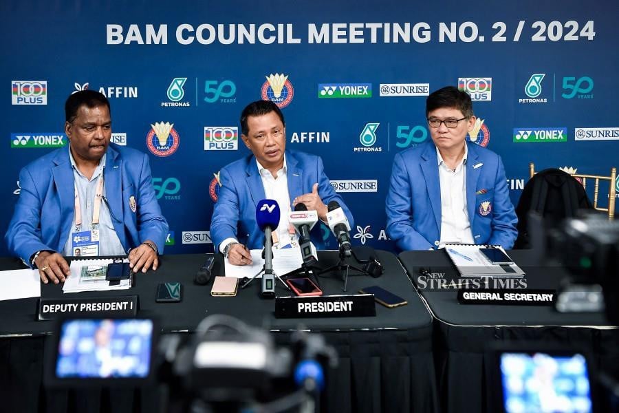 The Badminton Association of Malaysia (BAM) council has unanimously selected Datuk V. Subramaniam to take over as acting president when incumbent Tan Sri Norza Zakaria (centre) steps down after the Paris Olympics in August. -NSTP/ASYRAF HAMZAH